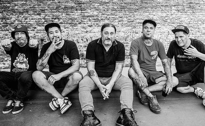 2 Minutos La Máquina de Hacer Cagadas - foto banda completa - Rock Clandestino